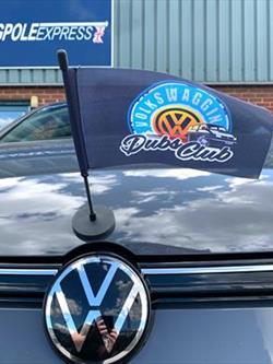 Magnetic car flag pole